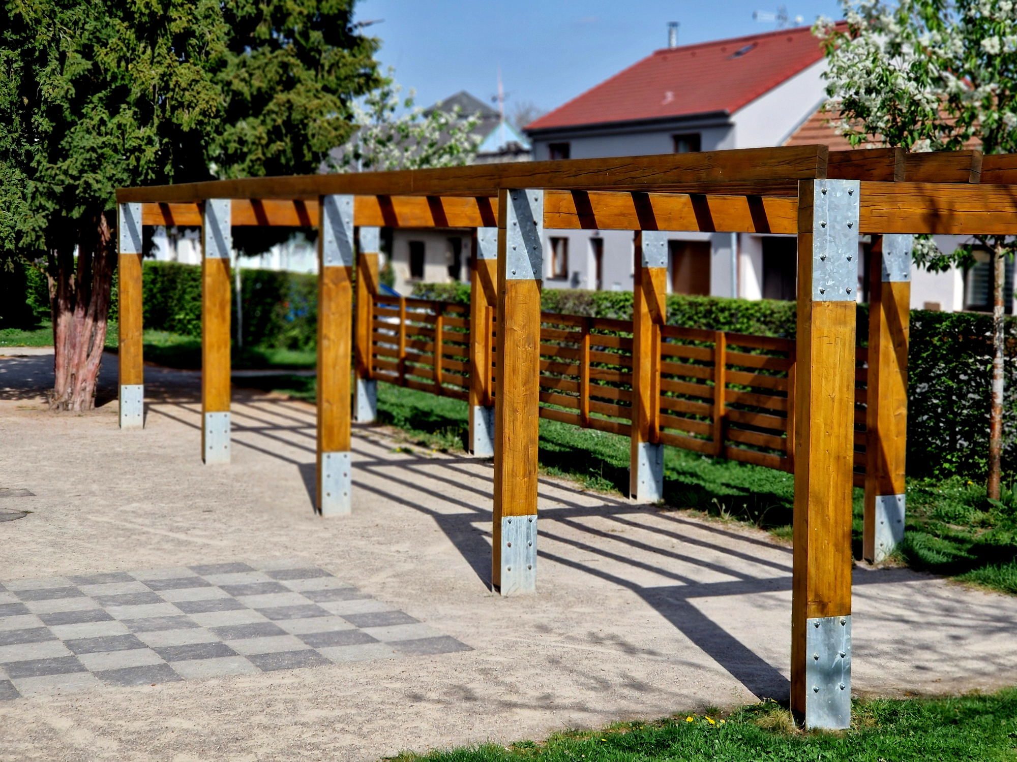 Odkar imava pergole, se počitniški ritem vrti okoli njih.
